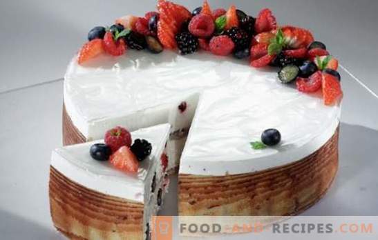 Berry cake with curd, jelly, protein cream. Secrets of delicious berry cake made from sponge cake and shortbread dough