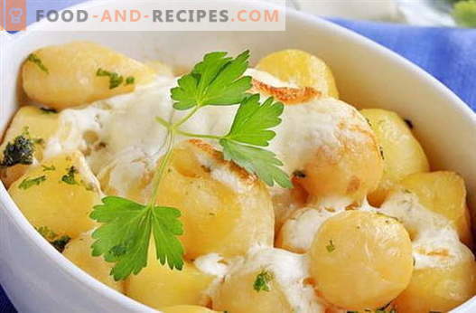Potatoes in sour cream - the best recipes. How to properly and tasty cook potatoes in sour cream.