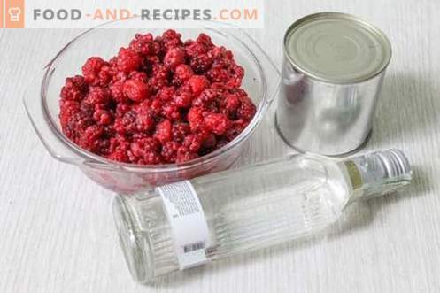 Homemade raspberry liqueur without aging - incredible bliss of taste!