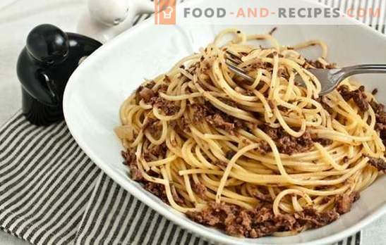 Pasta with minced meat in a slow cooker is a favorite family dish. A selection of pasta dishes with minced meat in a slow cooker in different variations