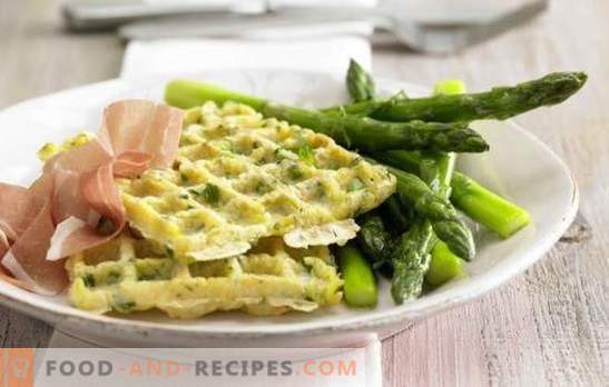 Potato waffles are a super garnish! Recipes snack potato waffles with onions and garlic, cheese, chicken, salmon, poached eggs