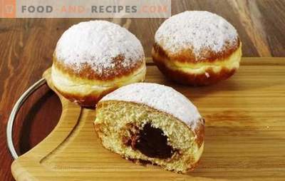 Ruddy donuts with filling - even to the table, even on the road. A quick snack can be donuts stuffed with fruit