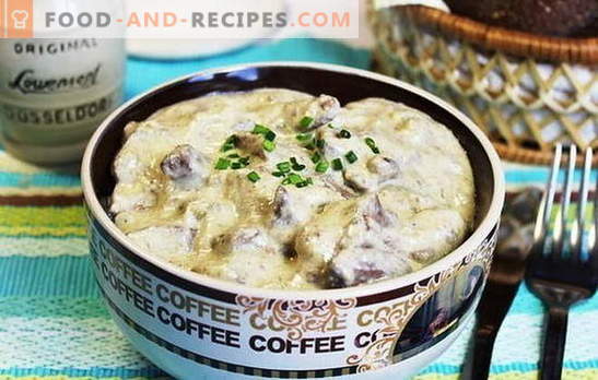 Chicken liver in sour cream: with onions, in a Stroganov style, with cheese sauce. Budget and tasty dishes from chicken liver in sour cream