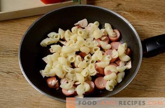 Pasta with egg, sausage and mushrooms: a quick solution to the problem of breakfast or dinner. Photo recipe: cooking pasta with mushrooms and sausages step by step