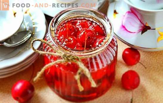 Paradise apple jam - transparent, with whole fruits. Economy version of clear paradise apple jam