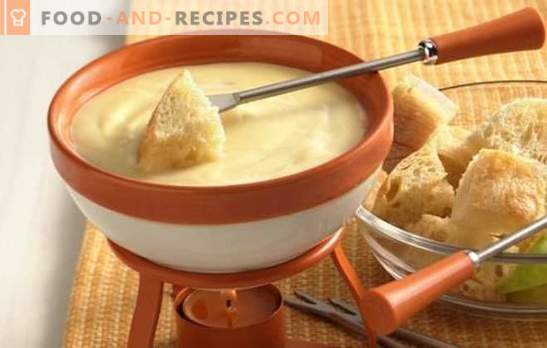 Cheese fondue is an amazing dish! Cooking flavored cheese fondue with wine, champagne, herbs, gin and chicken
