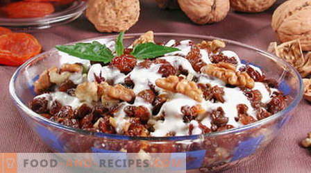 Salad with nuts - the best recipes. How to properly and tasty to prepare a salad with nuts.
