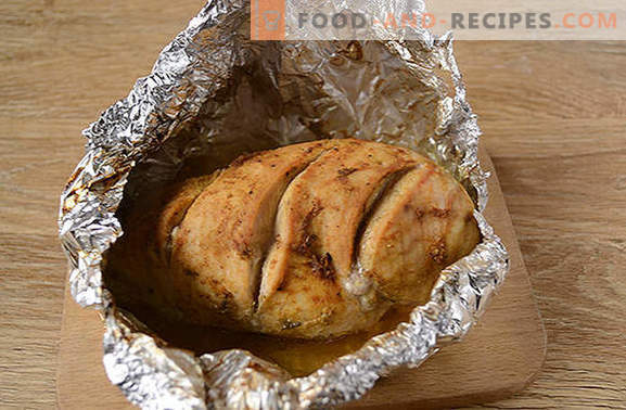 Chicken fillet in foil in a slow cooker: high-protein and low-calorie dish. Diversify diet - bake the breast in foil in a slow cooker!
