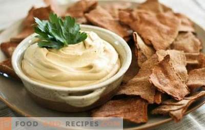 Aromatic hummus: classic Jewish recipes. Cooking hummus according to classic recipes from chickpeas and sesame, vegetables