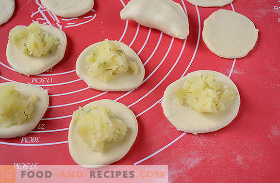 Dumplings with potatoes: a step-by-step photo recipe. We make dumplings with potatoes for the post and not only: all the tricks of the process, the calculation of caloric content