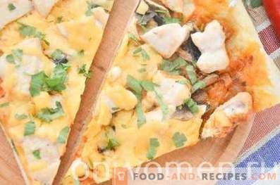 Pizza with Chicken, Mushrooms and Peppers