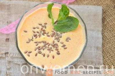 Cottage cheese smoothies with carrots and honey