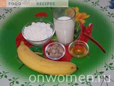 Cottage cheese smoothie with banana and honey