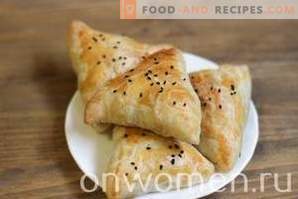 Samsa with beef puff pastry