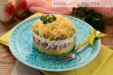 Salads with ham and cheese