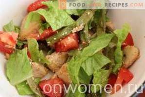 Salad with green beans and chicken