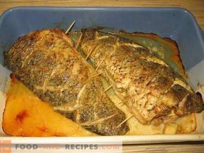 How to cook the silver carp in the oven
