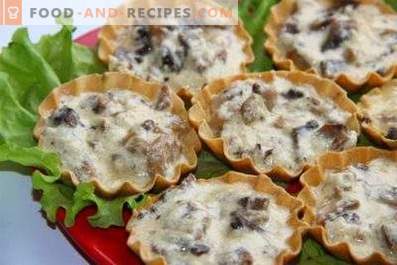 Julienne with mushrooms and chicken in tartlets