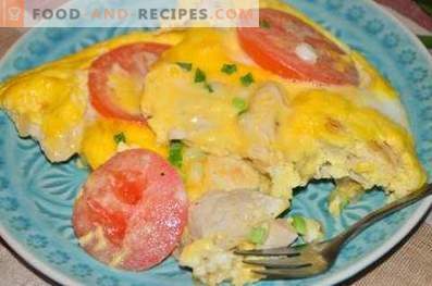 Omelet with chicken and tomatoes in the oven