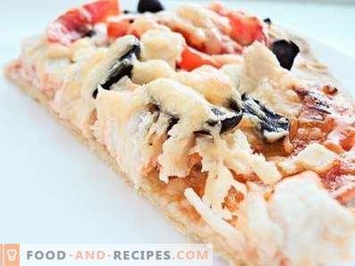 Pizza with chicken and black olives