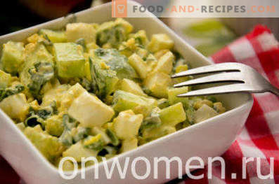 Salad with wild garlic, eggs and cucumbers