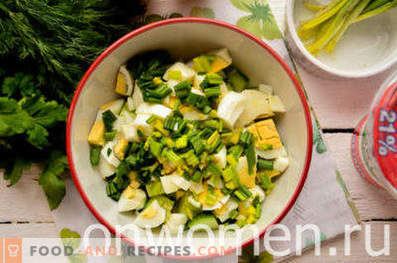 Salad with wild garlic, eggs and cucumbers