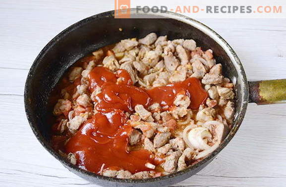 Meat gravy with ketchup that my husband loves