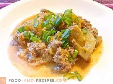 Zucchini stewed with minced meat