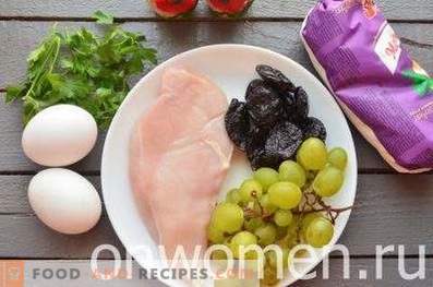Salad with chicken, prunes and grapes
