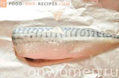 Mackerel baked with sour cream and spices