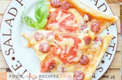 Pizza with hunting sausages and tomatoes