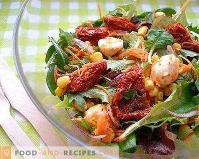 Salads with dried tomatoes