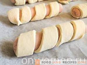 Sausages in puff pastry dough