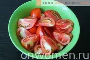 Tomatoes with slices with onions and butter for the winter