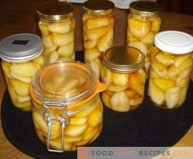 Pears in syrup for the winter
