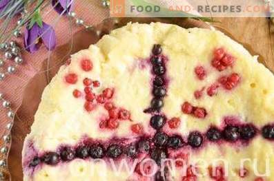 Cottage cheese casserole with currants in a slow cooker