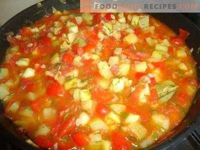 Squash stewed with tomatoes