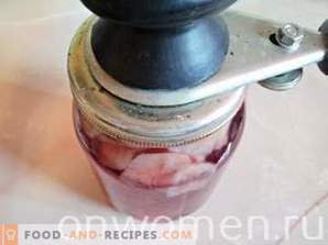 Compote from black currant and apples