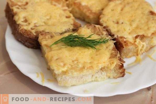 Croutons with cheese and egg in a pan