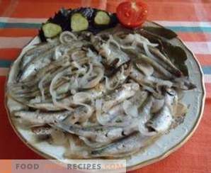Capelin stewed with onions