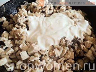 Julienne with chicken and mushrooms in the oven