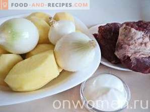 Meat with potatoes in pots in the oven