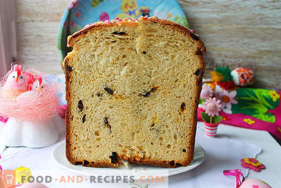 Real yeast cake with raisins in a bread maker according to the recipe of our grandmothers