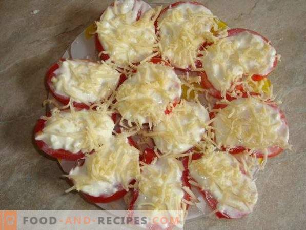 Tomatoes with cheese, garlic and mayonnaise