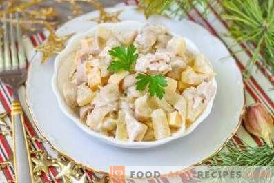Salads with pineapple and chicken