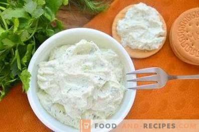Curd Dip with Cucumber and Herbs