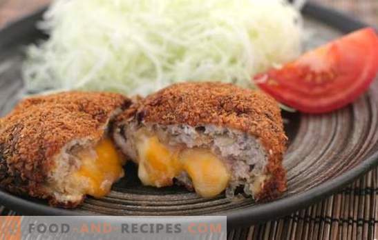 Minced meat and cheese cutlets are a gentle addition to the creamy garnish. Minced meat cutlets with cheese inside