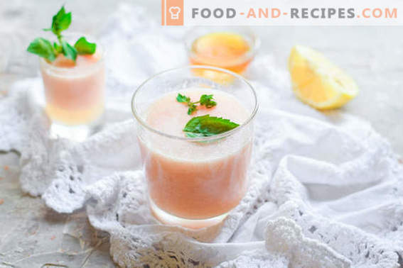 Delicious melon smoothie with apple and grapefruit