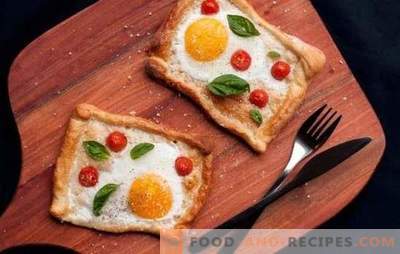 Fried eggs with tomatoes is a safe option for a quick breakfast or a light dinner. Ways to make delicious scrambled eggs with tomatoes