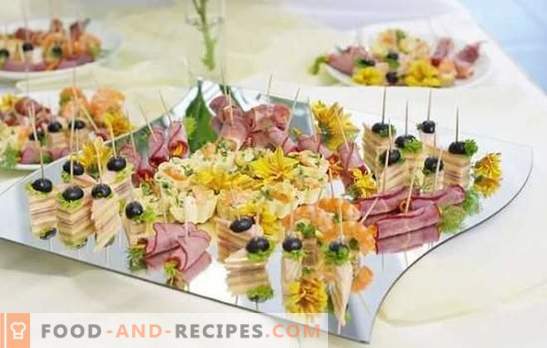 Snacks on the buffet table: fish, meat, cheese, mushroom, berry. Options appetizers on the buffet table and the rules of their filing